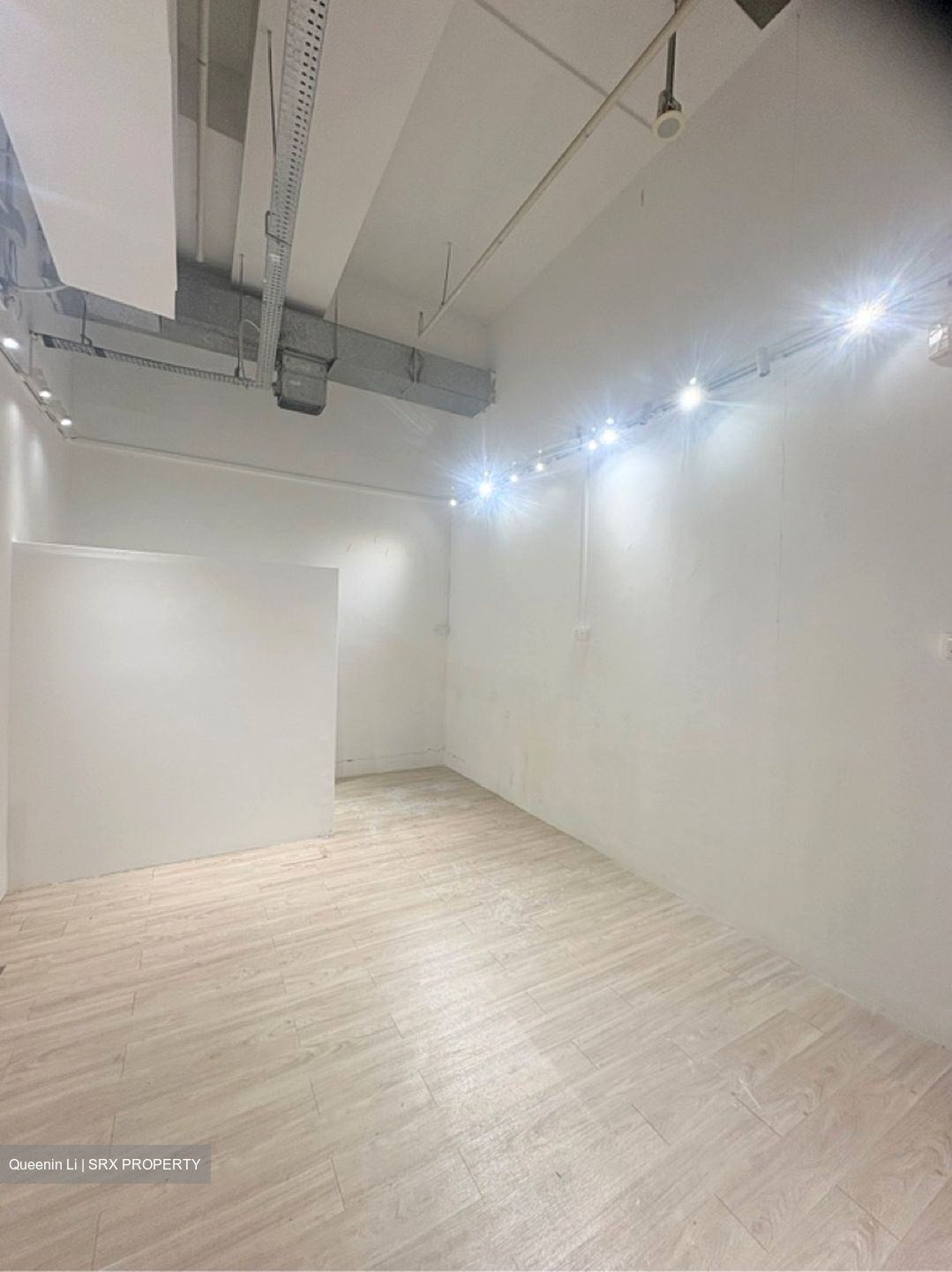 East Village (D16), Retail #619326501